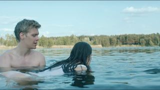 Kamila Kaminska, Anna Prochniak – Najlepszy (2017) Nude vid scenes