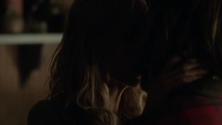 Laura Vandervoort nackte - Bitten_s03e02 (2016)