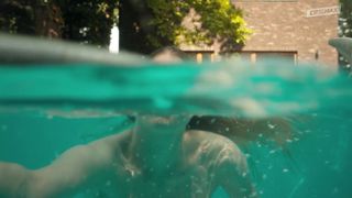 Bianka Berenyi nude - Viragvolgy (2018)