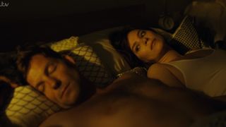 Anna Friel naked – Marcella (2017) (Season two, Scene 1)