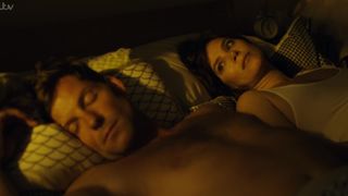 Anna Friel naked – Marcella (2017) (Season two, Scene 1)