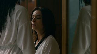 Alicia Jaziz, Marianna Burelli - Ingobernable s01e01 (2017) Nude TV vid scenes