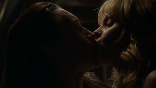 Lena Hall, Isabella Farrell, Mena Suvari mind-blowing - Becks (2017)