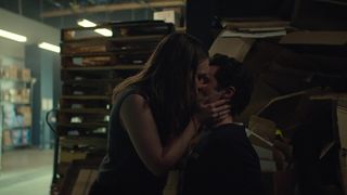 Victoria Pedretti - YOU s02e01-04 celeb stripped to the waist scenes