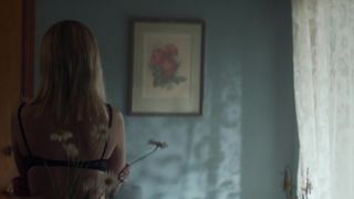 Kirsten Dunst stellar celeb - Woodshock (2017)