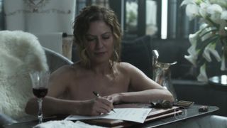 Alice Wegmann nude - Ligacoes perigosas (2016) (Season 1, Scene trio,six,8,ten)