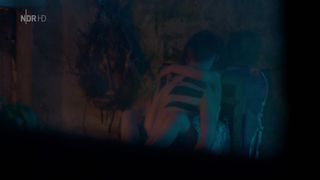 Simone Geissler, Valerie Stoll - Wo kein Schatten fallt (2018) celeb steaming movie scenes