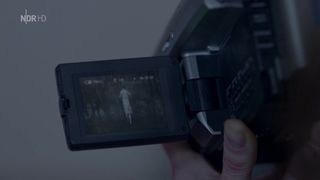 Simone Geissler, Valerie Stoll - Wo kein Schatten fallt (2018) celeb steaming movie scenes