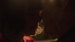 Jodi Balfour, Lucy Chappell - Rellik s01e01-e04 (2017) Nude vid scene