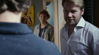 Lilith Stangenberg - Idioten der Familie (2017) Cool film scenes