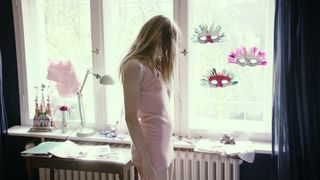 Lilith Stangenberg - Idioten der Familie (2017) Cool film scenes