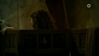 Emilia Schule naked - Charite (2017) (Season1, Episode1)