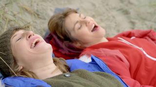 Cornelia Werner, Julia Zimth hot - Der Frune Vogel Kann Uns Ma (2017) masturbation, dressed, beach