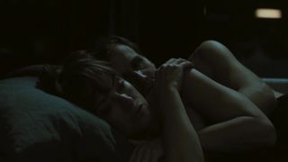 Pascale Bussieres, Gabrielle Forcier - Nous sommes les autres (2017) Nudity film episode