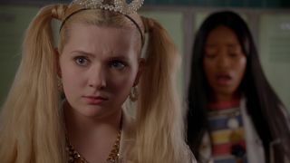 Emma_Roberts_-_Scream_Queens_s02e01 (2016)