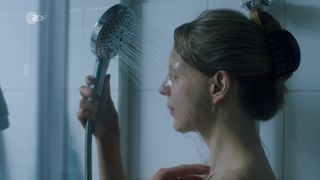 Petra Schmidt-Schaller, Ulrike C. Tscharre - Getrieben (2018) Nude adult video episode