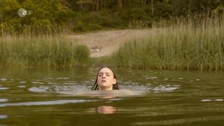 Rosmarie Rose sexy, Amelie Hennig nude - Stralsund Blutlinien (2020) Teenage Hot Scene