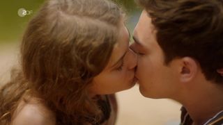 Rosmarie Rose sexy, Amelie Hennig nude - Stralsund Blutlinien (2020) Teenage Hot Scene