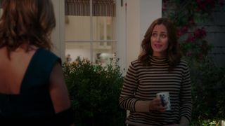 Jenna Fischer hot - Splitting Up Together (2018) (Season 1, Episode 4)
