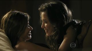 Paula Burlamaqui, Marjorie Estiano - Eu Que Amo Tanto s01e03 (2014) Nude TV movie scenes