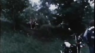 Der Verbumste MotorradClub Jagt Geile Fuchsin (Diamant Video)