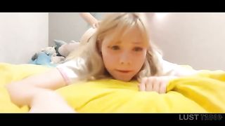 Sultry blondie gave a deep throat to her stepbro and got spunk in throat