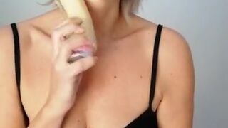 ora uso il didlo poi ci metti il tuo cazzo Amore!.mp4