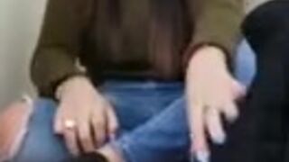 Peruanita mostrando sus pies súper sudados