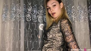 Sexy Girl Strip and Play Pussy while Talking to the Camera