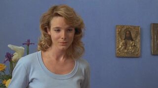 Geraldine Danon sans bra, Jeanne Moreau - La vieille qui marchait dans la mer (1991) Bareness movie vignettes