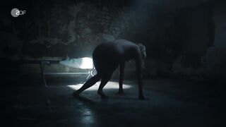 Elzemarieke de Vos naked - Ostfriesenfluch (2025) Thriller Scenes