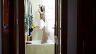 Carmen Alba nude, Katia Sanelli. Old and Young Movie Scene. Divino tesoro (2024)