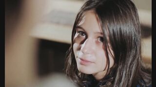 Mommy Wipes Her Young Daughter's Naked Body After a Shower. Erscheinen Pflicht (1984) Vivian Hanjohr