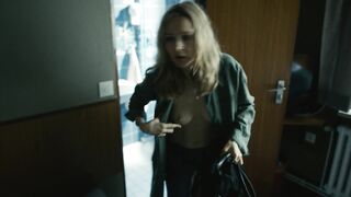 Explicit Nudity by Stefanie Stappenbeck. Der 7. Tag (2017)